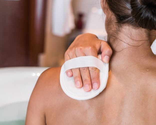 exfoliating pad made from natural fibres to gentle exfoliate the skin and reveal younger-looking, more radiant skin